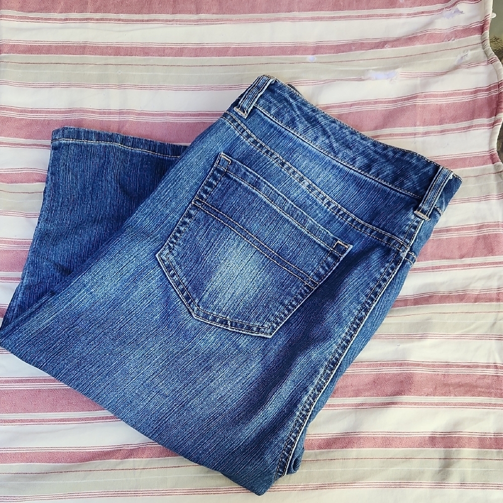 Jones New York Mid-Wash Denim Jean Cruise Short Size 12 - Picture 12 of 12